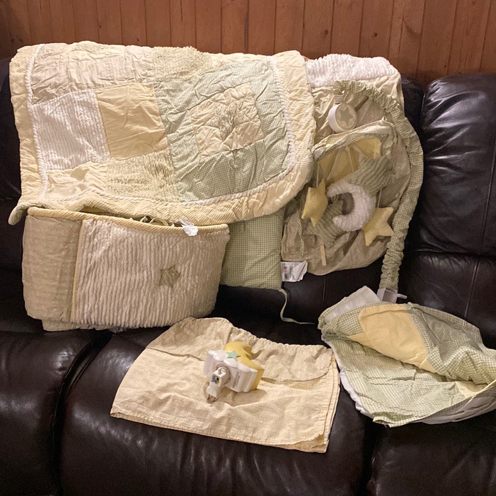 8 piece Lambs & Ivy yellow, cream and green crib set
